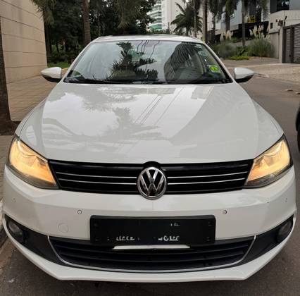 VOLKSWAGEN JETTA 2.0 TSI HIGHLINE 200CV GASOLINA 4P TIPTRONIC VOLKSWAGEN JETTA 2.0 TSI HIGHLINE 200CV GASOLINA 4P TIPTRONIC